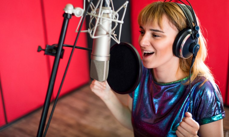 Trabaja con tu voz y conviértete en actor o actriz de doblaje